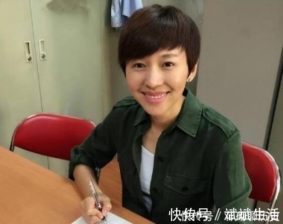 书法作品|央视主持人欧阳夏丹,书法功底深厚,汉字写出书法专家水平