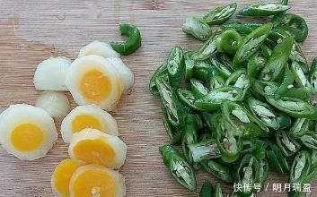 下饭|青椒炒鸡蛋的新做法,鲜美香辣,超下饭,拿肉都不换
