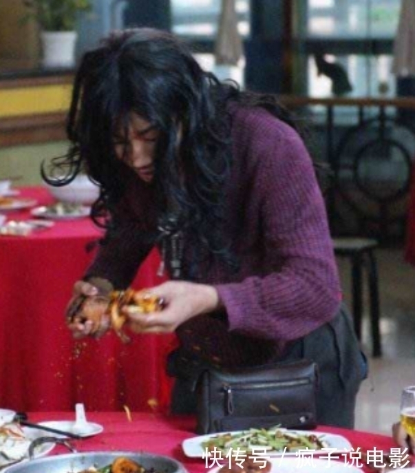 杨锁|“巨婴鼻祖”杨锁,吃饭靠人喂,父母离世后在23岁时被饿死