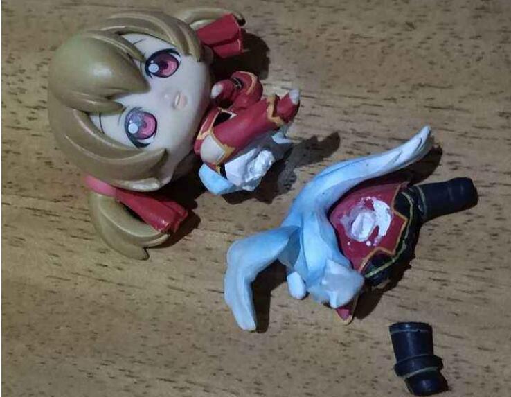 位漫迷|小孩摔坏“百万手办”,家长:我赔你手办,你赔我孩子