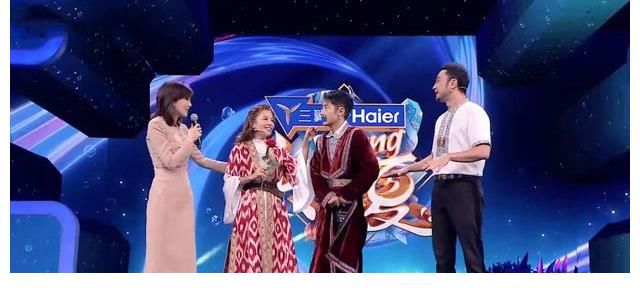 央视主持人|央视主持人公演首秀，40位选手分组竞争，张舒越撑起公演主持台面