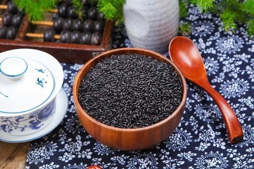 改善便秘|47岁大妈便秘7年，医生：煮粥喜欢放“它”，铁打的肠胃也受不了