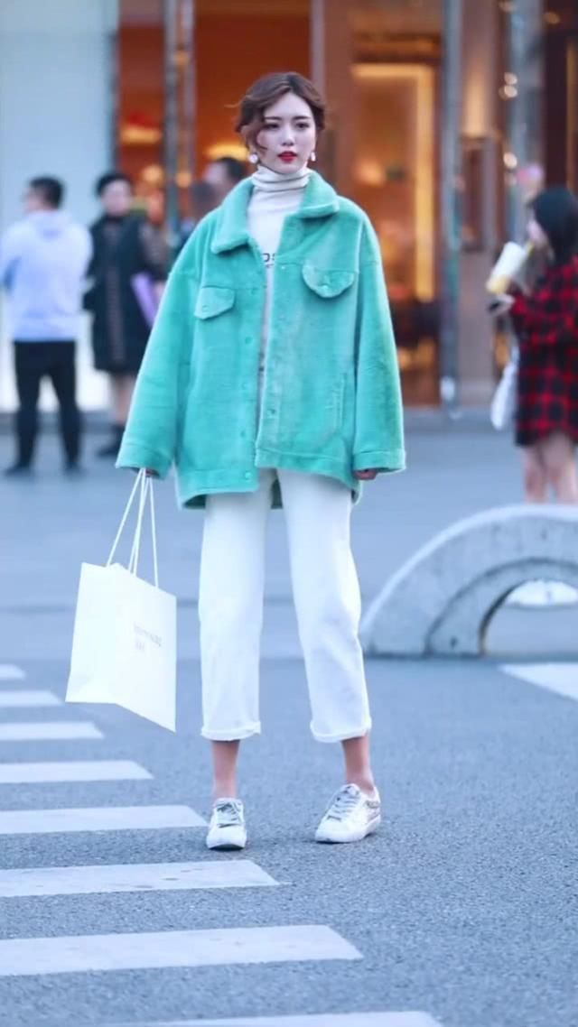 休闲装穿着轻松自如还很有范，让你的美在不经意间显现出来