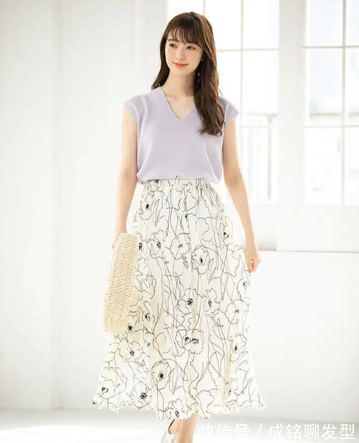 白色t恤|被这位日本小姐姐的穿搭美到,简约又时尚,跟着搭配你也美哒哒