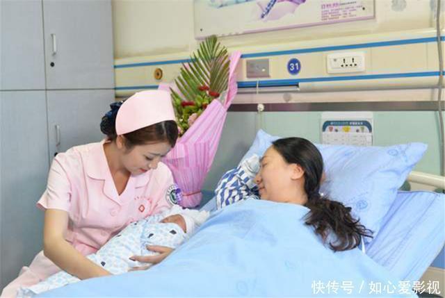 龙凤胎|孕妈生了对“龙凤胎”,护士激动报喜反被开除,只因多说了一句话
