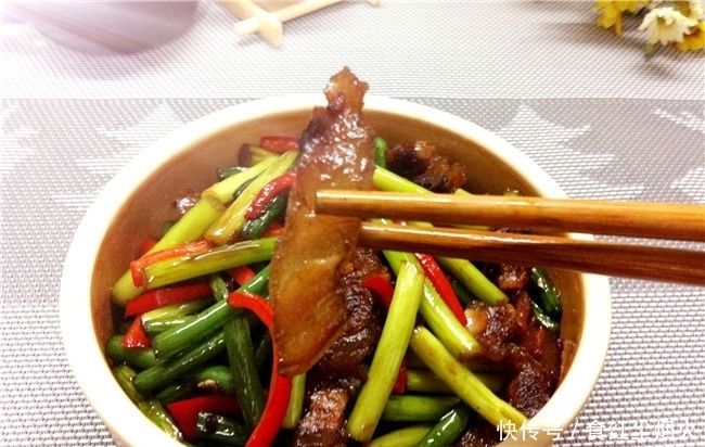 婆婆做的下饭菜,食材很简单,快速出锅,比大鱼大肉受欢迎