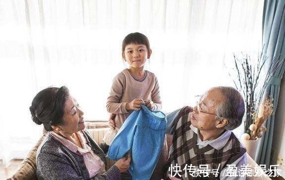 姥姥|“最美外婆”产房外火了,风头盖过刚出生宝宝,生护士都看直了眼