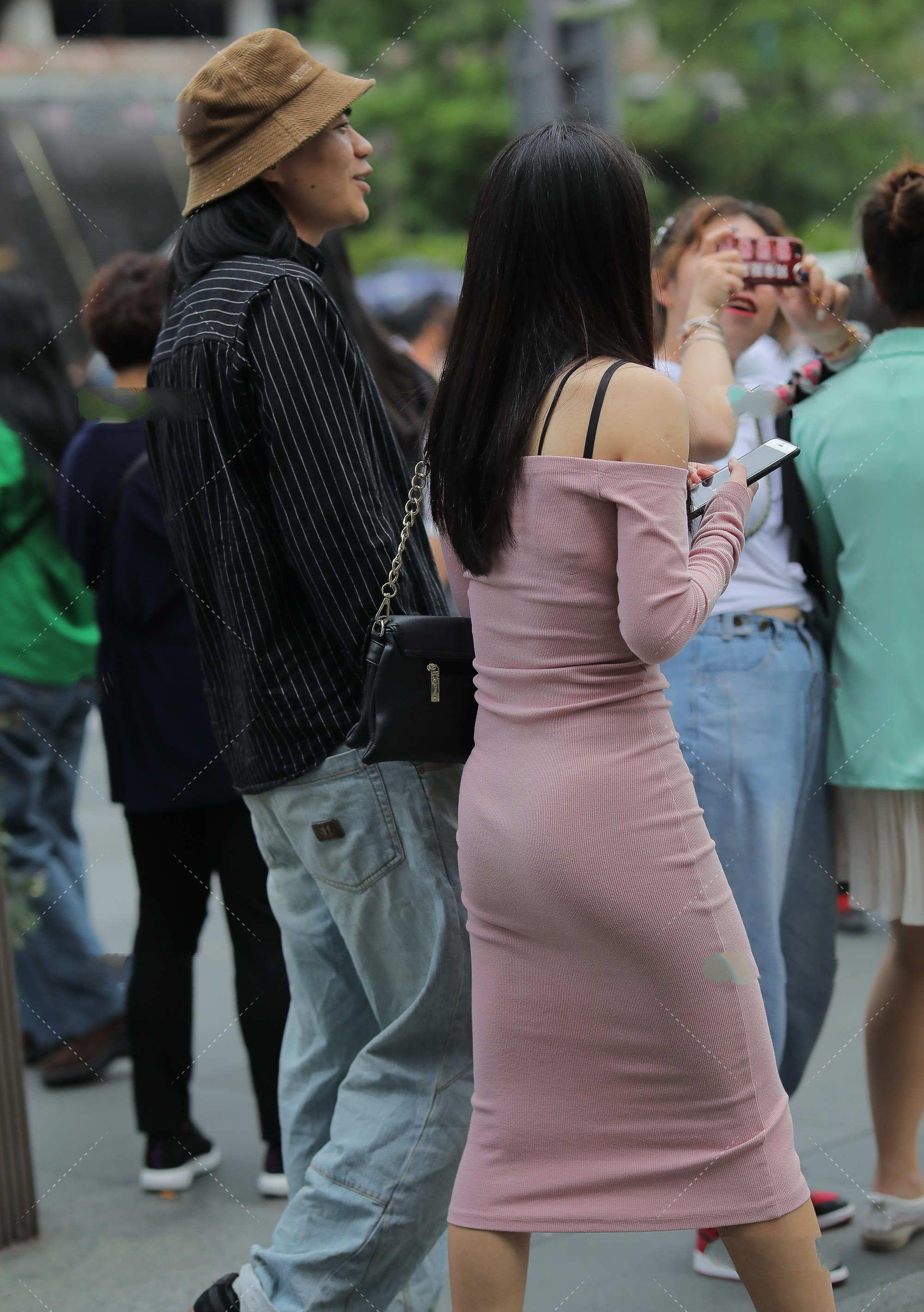 妩媚|粉色一字领修身裙,尽显成熟气质,妩媚动人,时尚大气