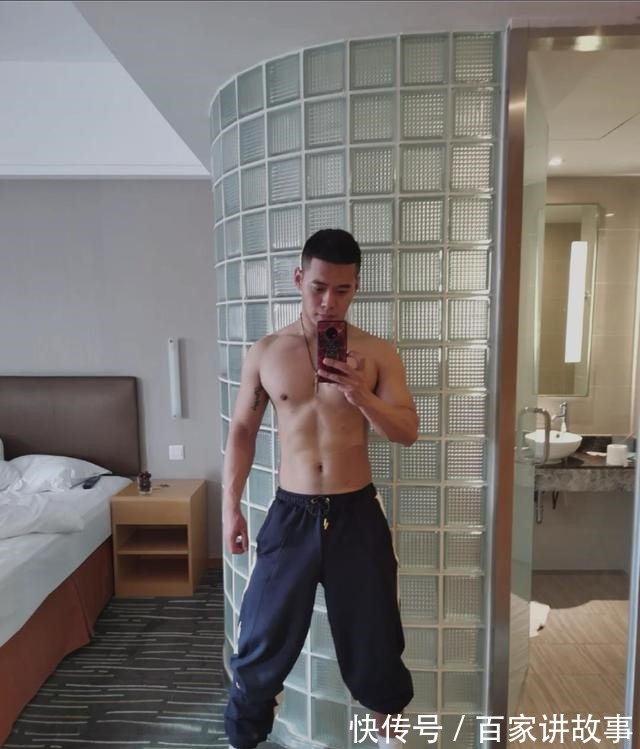 男人味|活捉一枚阳刚之气十足的寸头肌肉帅哥，好养眼！