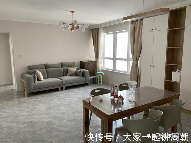 吊顶|她家107平新房，全屋不做吊顶，不要电视墙，简洁又好看