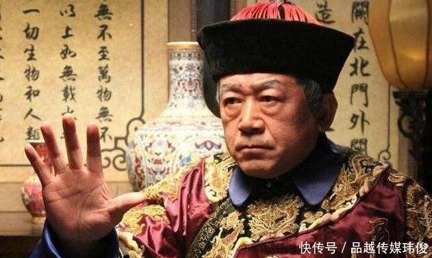 补子|清朝王公大臣的服饰,除了等级补卦,为何里面必须穿蟒袍?