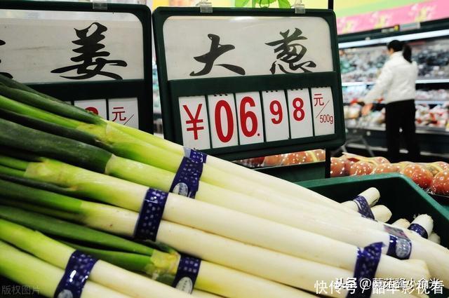 冬天大葱这样保存，比冰箱还管用，存放几个月也不空心不烂根