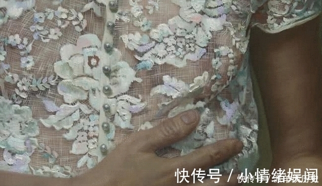 奥斯汀&女子画出神级“蕾丝作品”,网友直言:这也太逼真了吧!