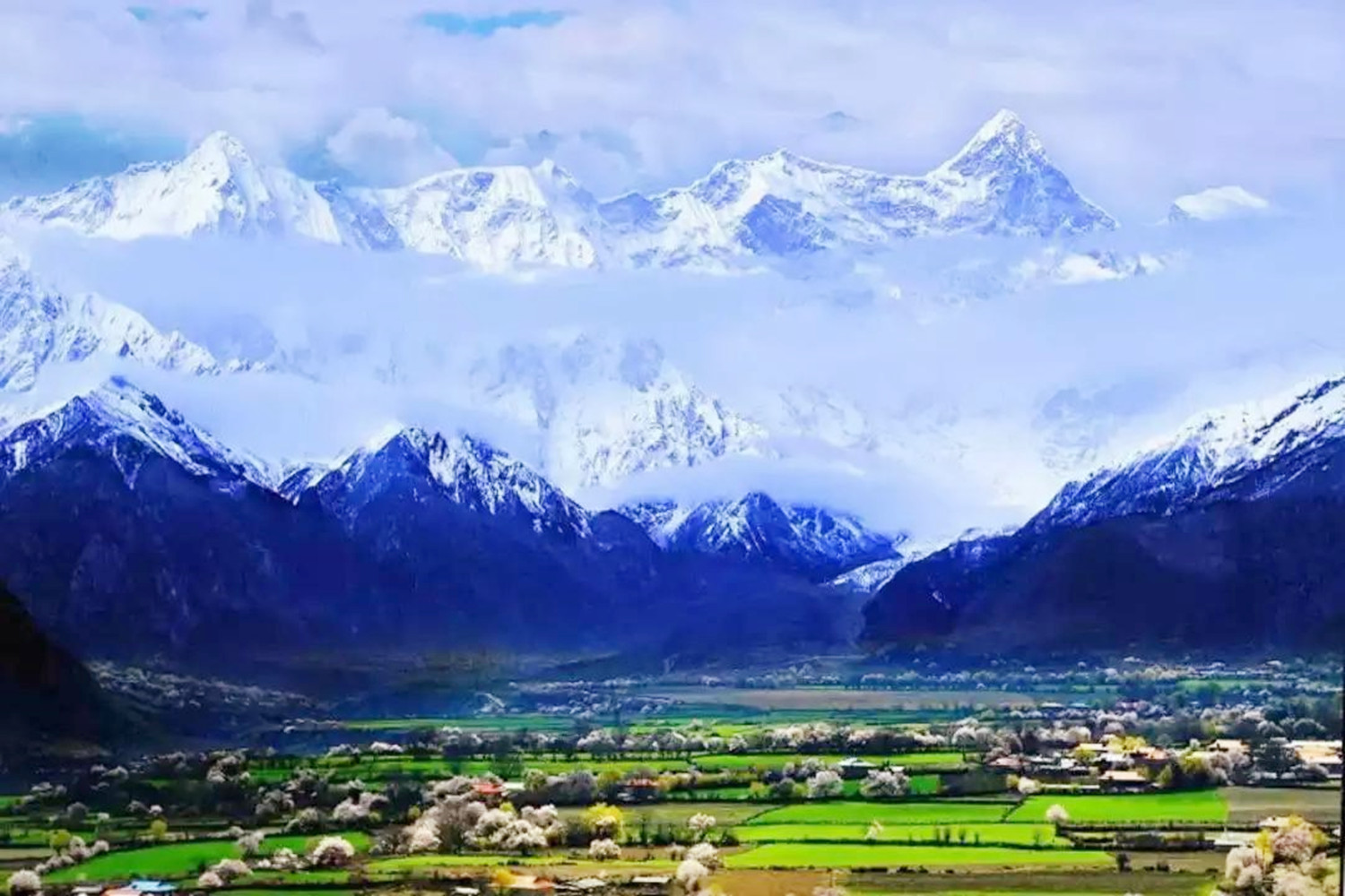 自驾游爱好者向往的地方——西藏，它有多少雪山景点？一起看一看