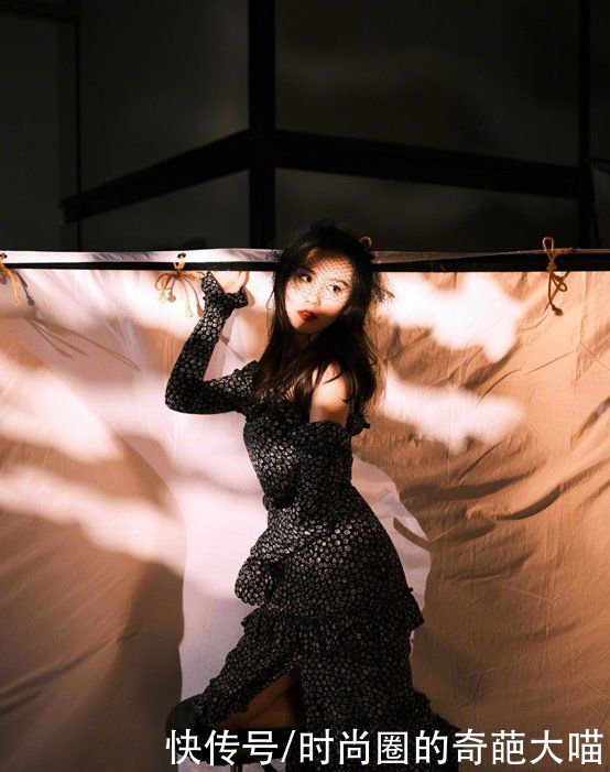 碎花裙|油画感穿搭才是夏日的正确打开方式！可盐可甜还清爽，时髦又降温