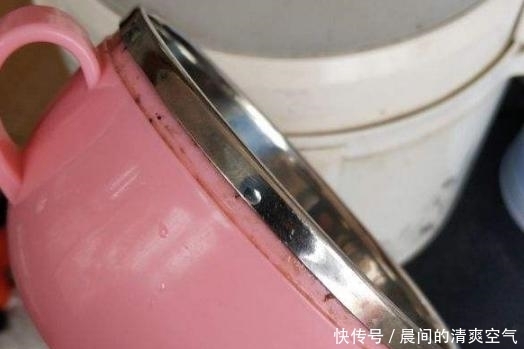 衣服|生活再节俭,遇到朋友送的孩子旧物品,有这4样,还是不要收了