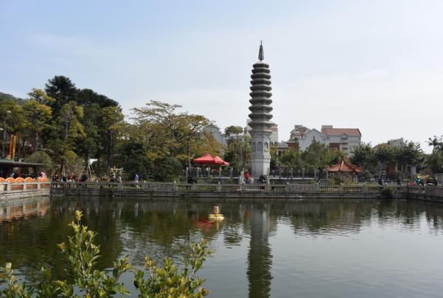 厦门一座佛寺，依山傍水传承千年，如今成了周边大学的“食堂”