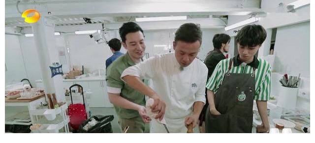 丁真|差评如潮，《中餐厅》如何从弘扬中国美食，沦为顶流矫情烧菜秀的