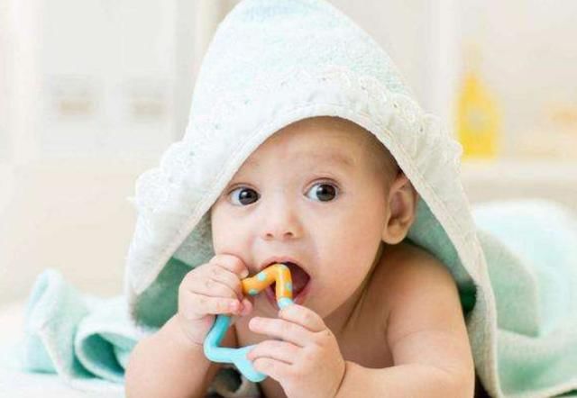 牙龈|宝宝长牙期间 宝妈需格外注意这4件事情