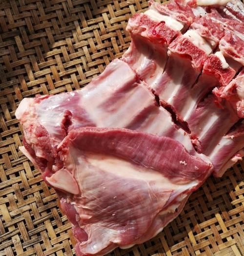 炖羊肉时,记住放“1白1红1黄”,炖出的汤汁清亮羊肉香,无膻味