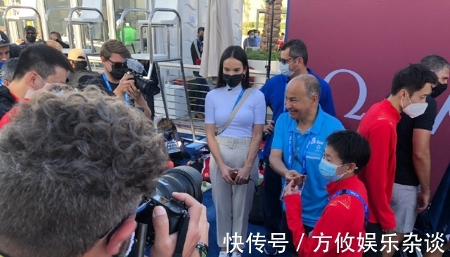 颁奖典礼|太过分了!全红婵上台领奖,有观众让她摘掉口罩,红姐2个字回应