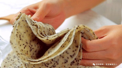 面粉里加1碗黑芝麻!1次能做十多个,包子也没有它香