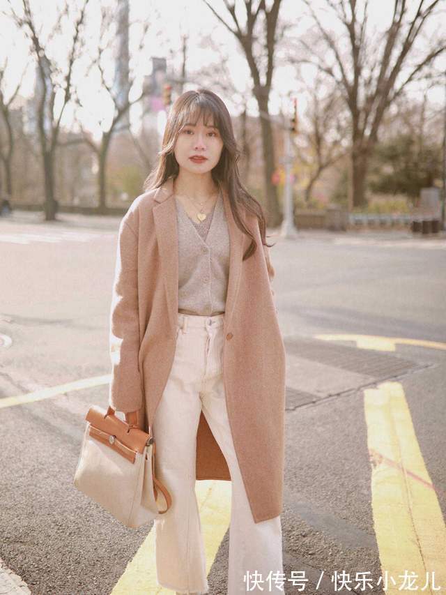 美女 秋冬大衣内搭选什么才好看，记住几个搭配技巧，让你变成大美女