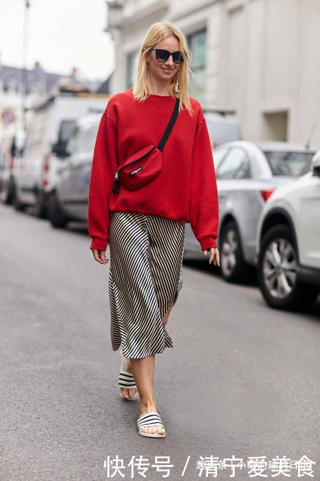 早秋穿卫衣,建议搭配这5款“下装”!青春时髦,谁穿谁好看