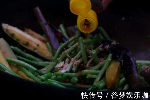 下饭|长豆角烧茄子最好吃的家常做法,软烂入味,非常下饭