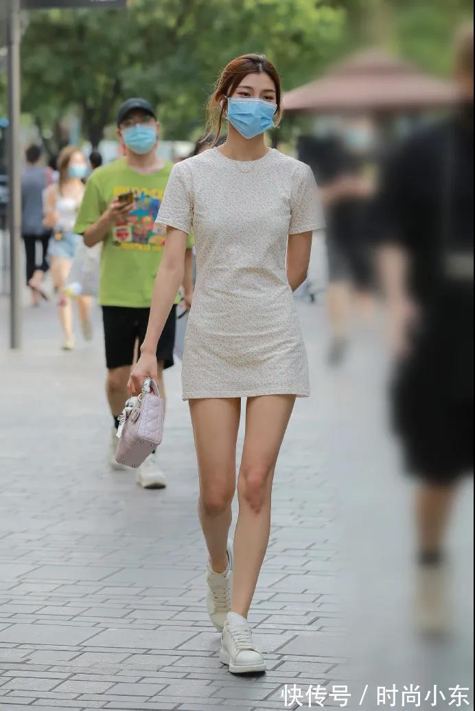 美少女|碎花裙马尾辫美少女,身材苗条简约时尚