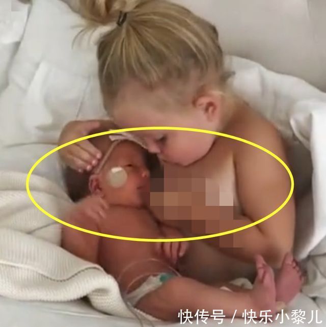 小宝贝|刚出生的小宝贝一直哭闹,姐姐的做法让妈妈笑翻,网友:两个活宝
