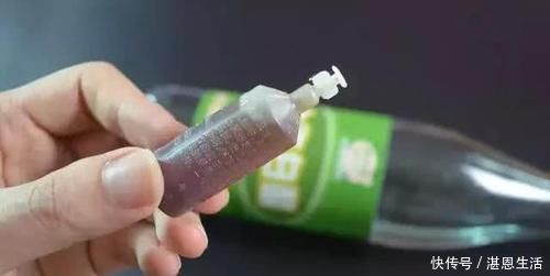 垃圾桶|藿香正气水倒进白醋,一年省下好多钱,我也是刚看到,用途真厉害