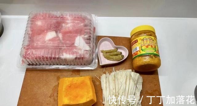 香嫩浓香的肥牛金针菇,秋冬的绝佳美味!色香味俱全,赶紧学起来!