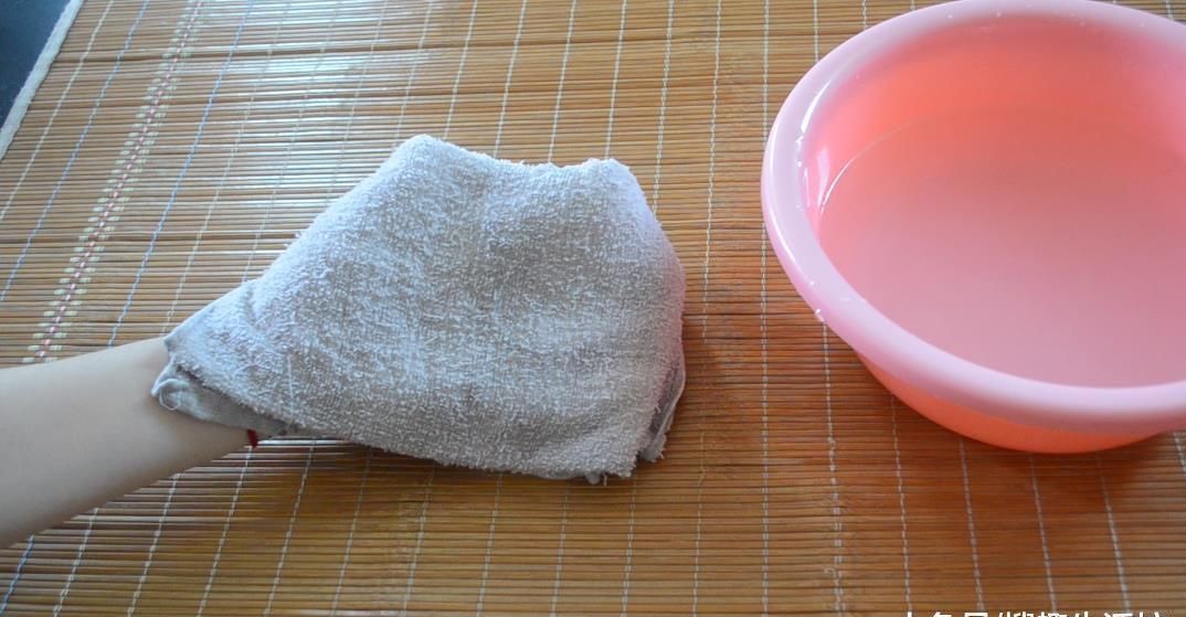 冲洗|凉席脏了别再用水冲洗了, 教你5分钟清洗凉席, 洗的干净还能除螨