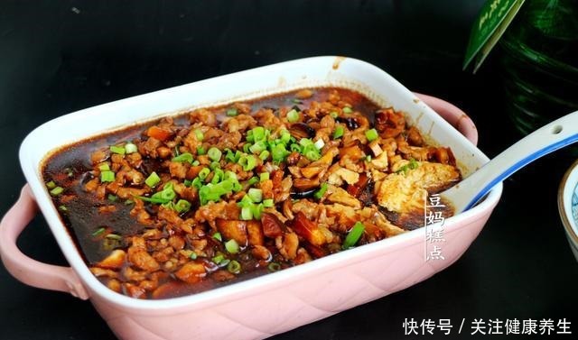 冷天,豆腐和鸡蛋一起蒸,简单又营养,孩子连吃2碗米饭