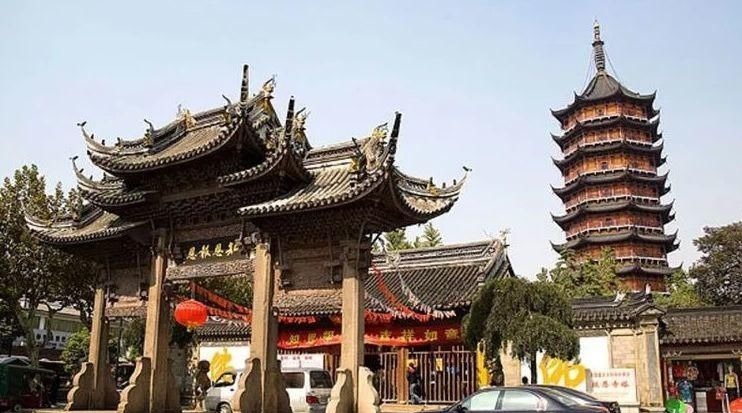 寺庙|中国“最奢侈”的寺庙，全寺用楠木建成，共雕刻有9999条龙