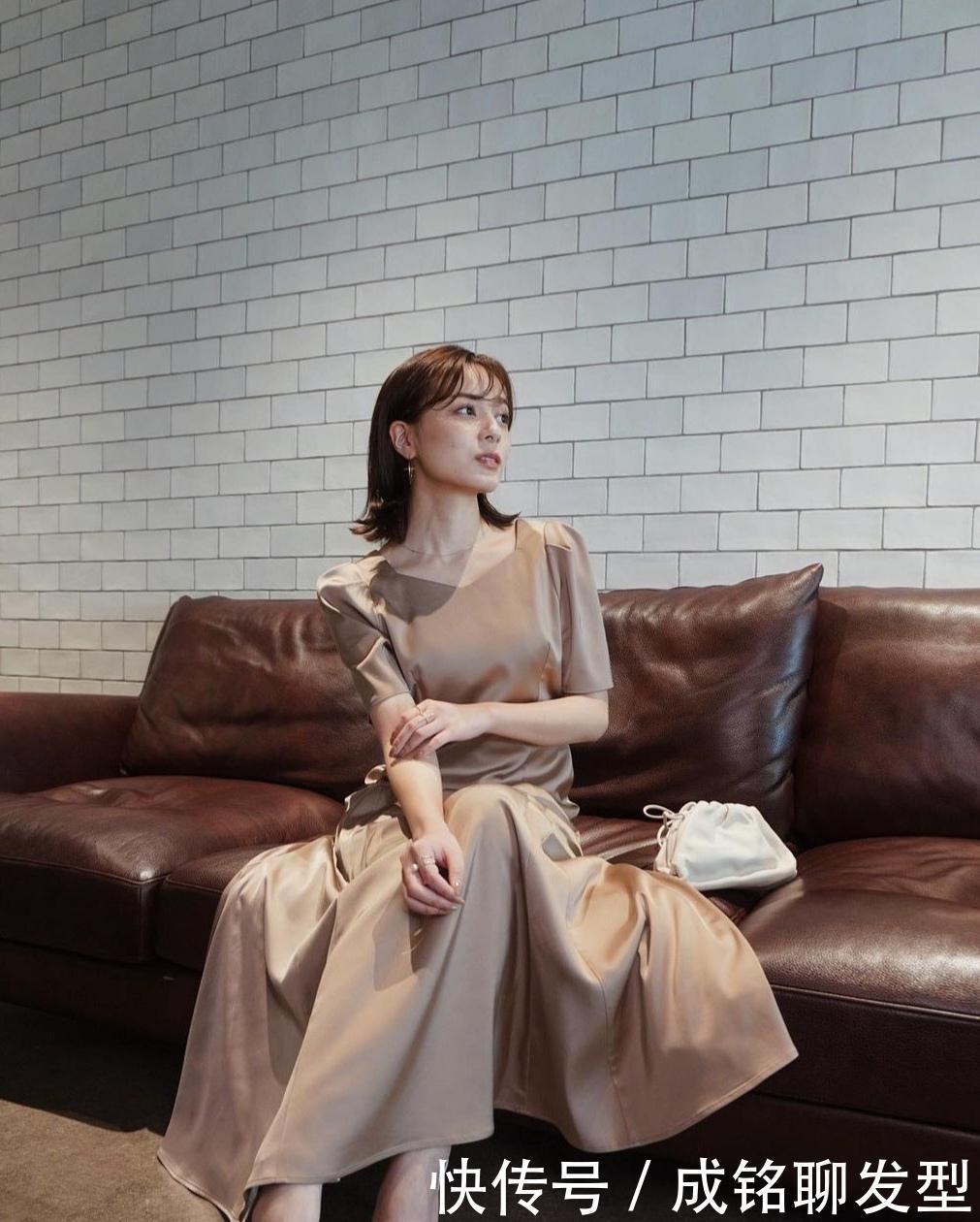 白色衬衫|好看又实用！这位博主的“低饱和度”穿搭法，简约精致优雅又高级