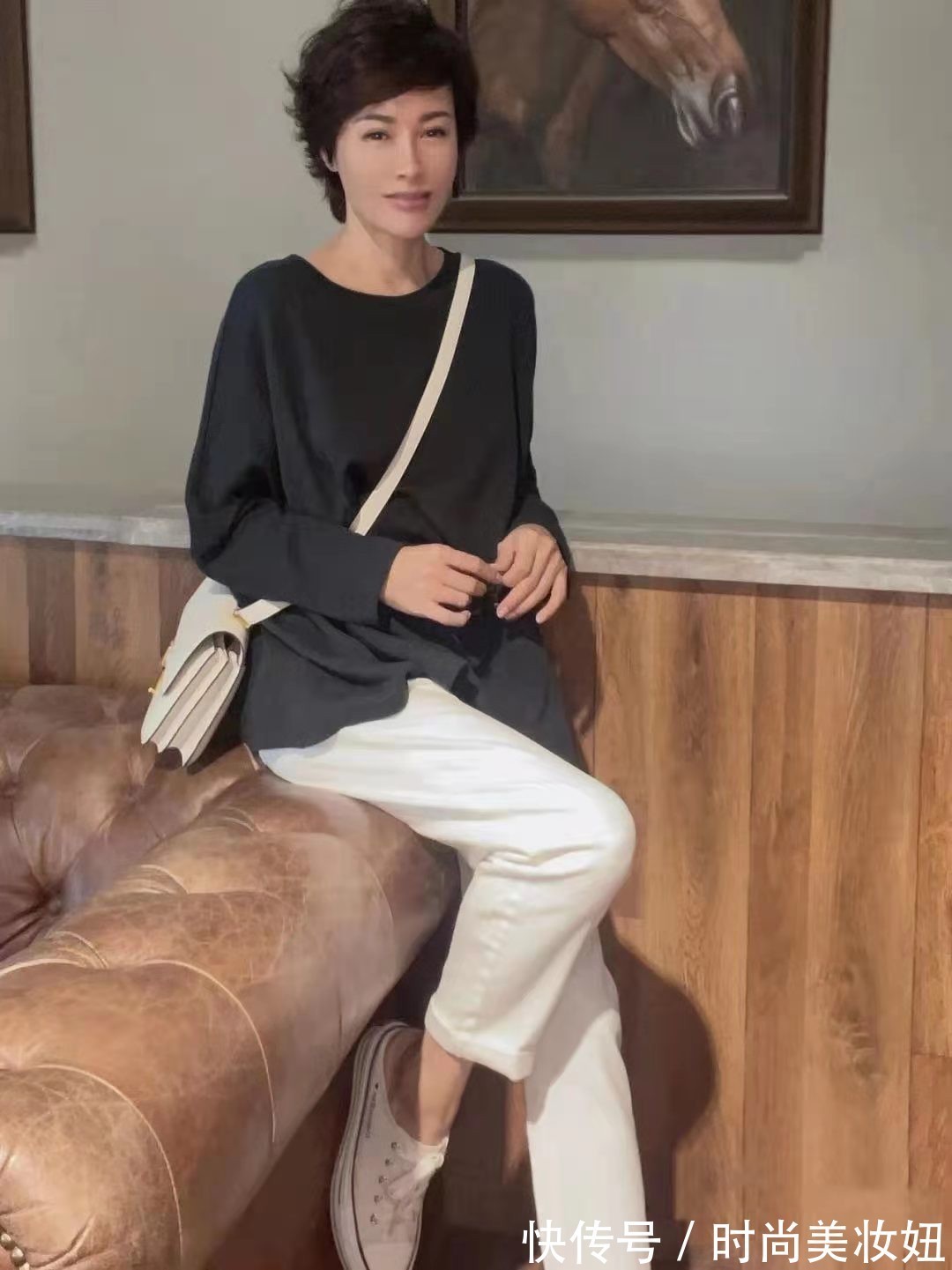 直筒裙|40+女人穿得高级比时髦重要,这位大龄姐姐的穿搭,满身高级感