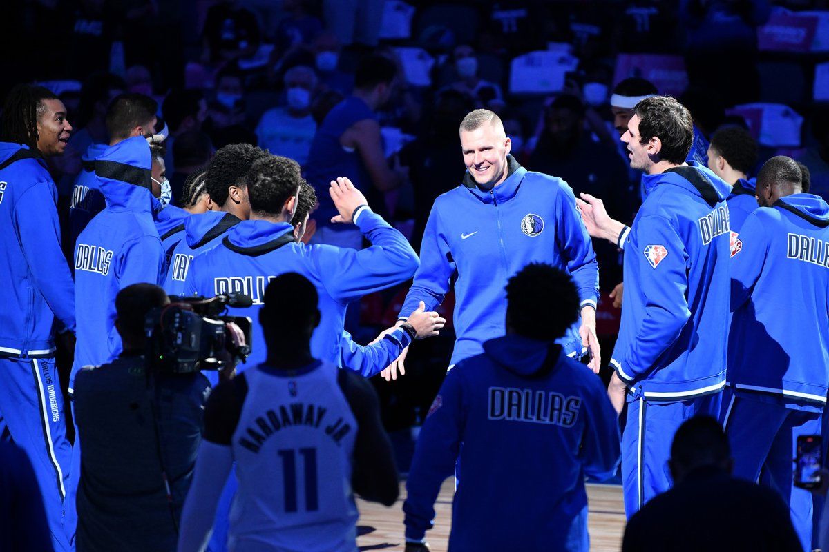 克里斯塔普斯|基德：波爾津吉斯的防守表現(xiàn)很棒，進(jìn)攻端順其自然