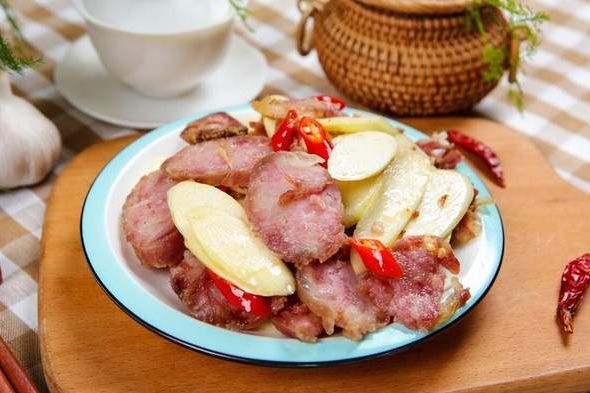 冬天,它和腊肉才是绝配,笋清甜肉咸香,汤汁拌米饭,吃掉一大碗