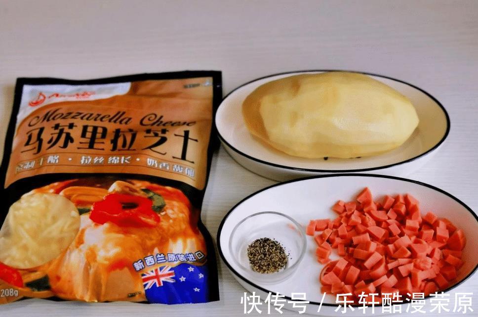 土豆别总是当菜炒，搭配芝士做土豆泥，奶香浓郁，还有超长拉丝