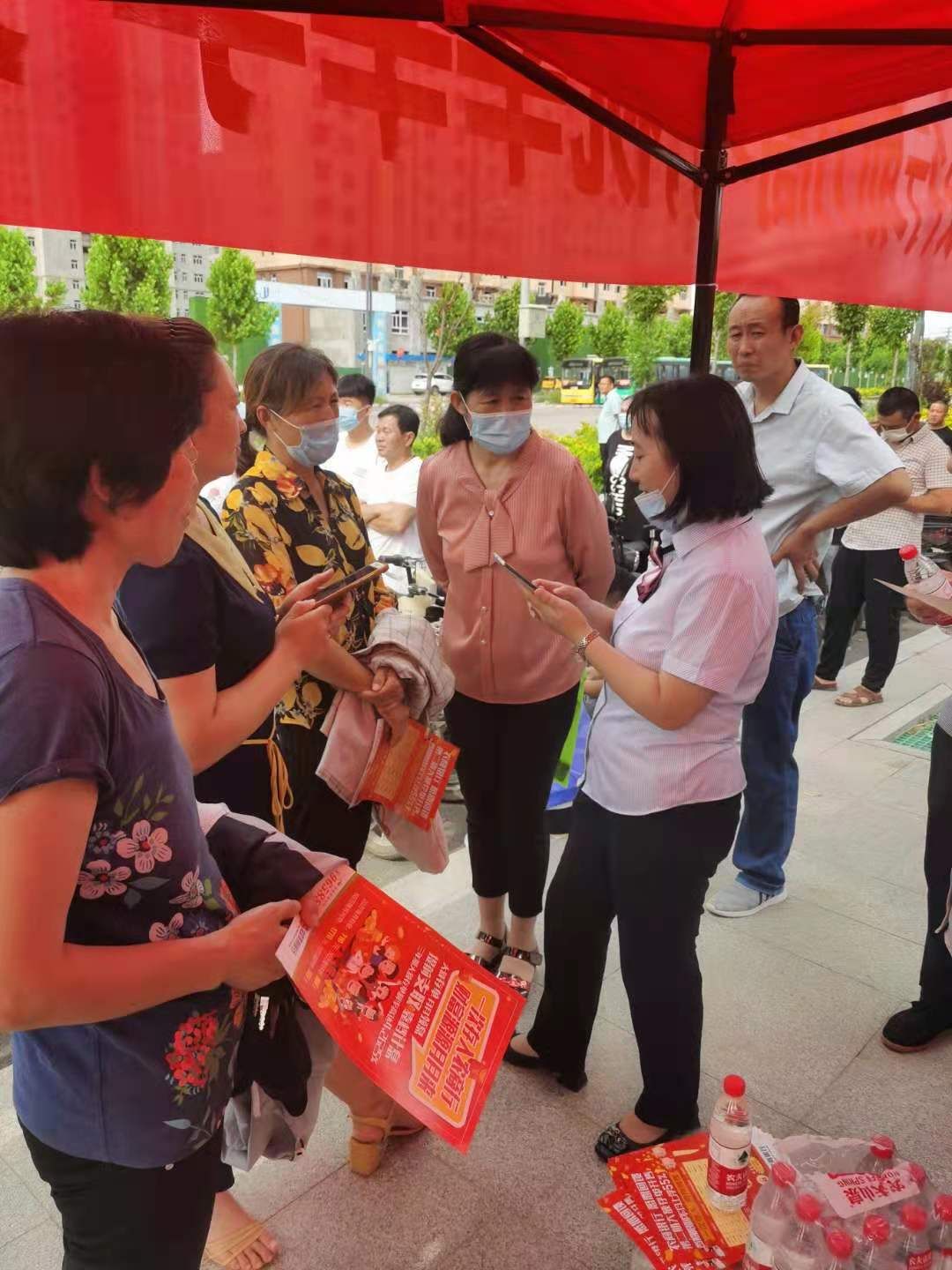 成武农商银行|助力高考，成武农商银行党员志愿者在行动