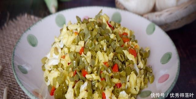 冬天,鸡蛋和它是绝配,简单炒一炒,美味下饭,老人小孩都爱吃