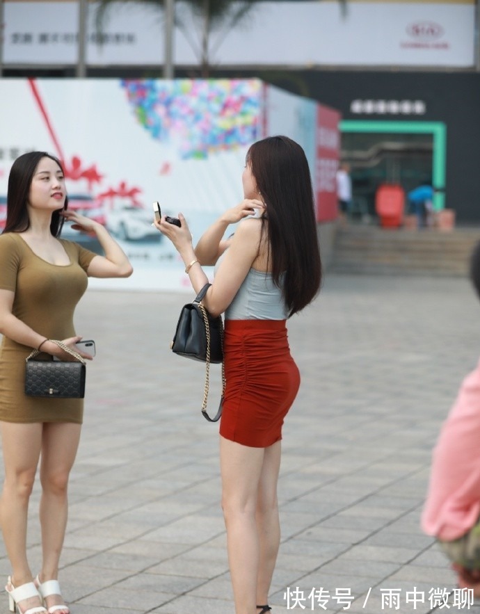 凉鞋|踩着“铁丝网”逛街,还走的这么快,不怕把脚“弄伤”吗