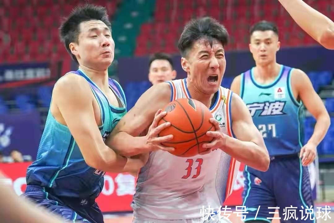 四川队|3消息!广东四将现身上海,CBA儒帅怒砸战术板,杨鸣怒推吴昌泽