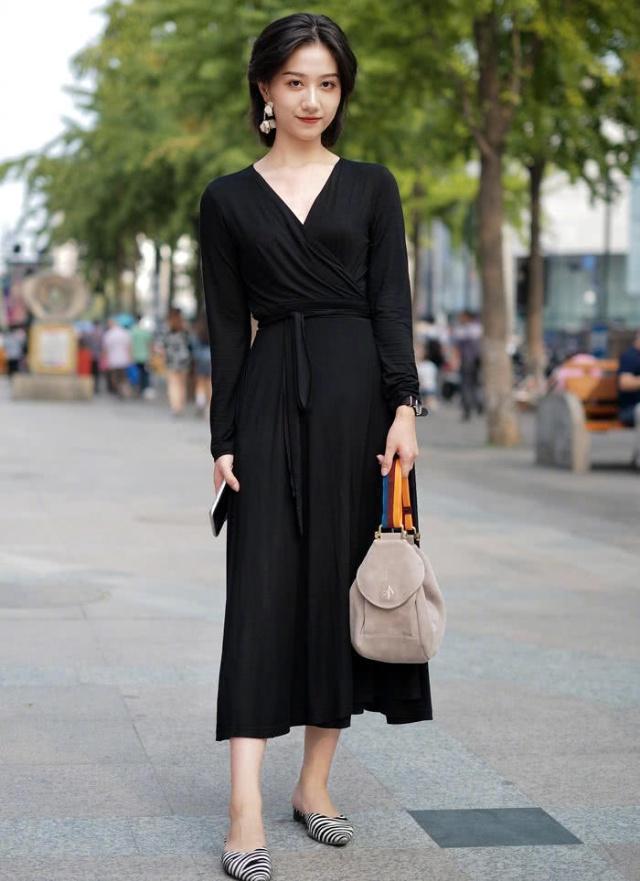 女人味 女神范的连衣裙穿搭,时髦又减龄,展现一种清新自然的美