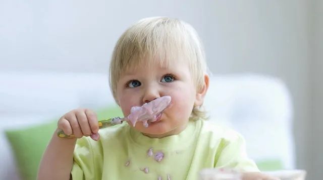 咀嚼|什么时候给宝宝添加固体食物这些细节要注意,尤其是咀嚼能力