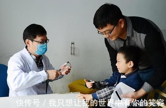 医生|儿子半夜发烧,医院排800多号宝妈愤怒投诉,医生:无理取闹