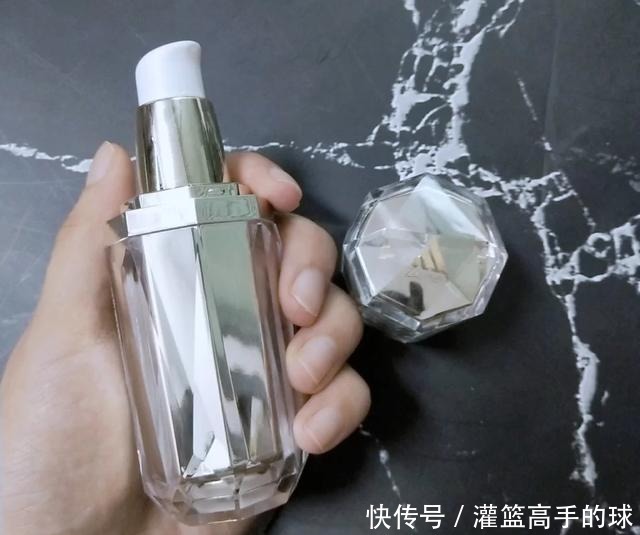 细纹|抗老紧致型的水乳看看这四款40岁左右的女人，基本上都知道！