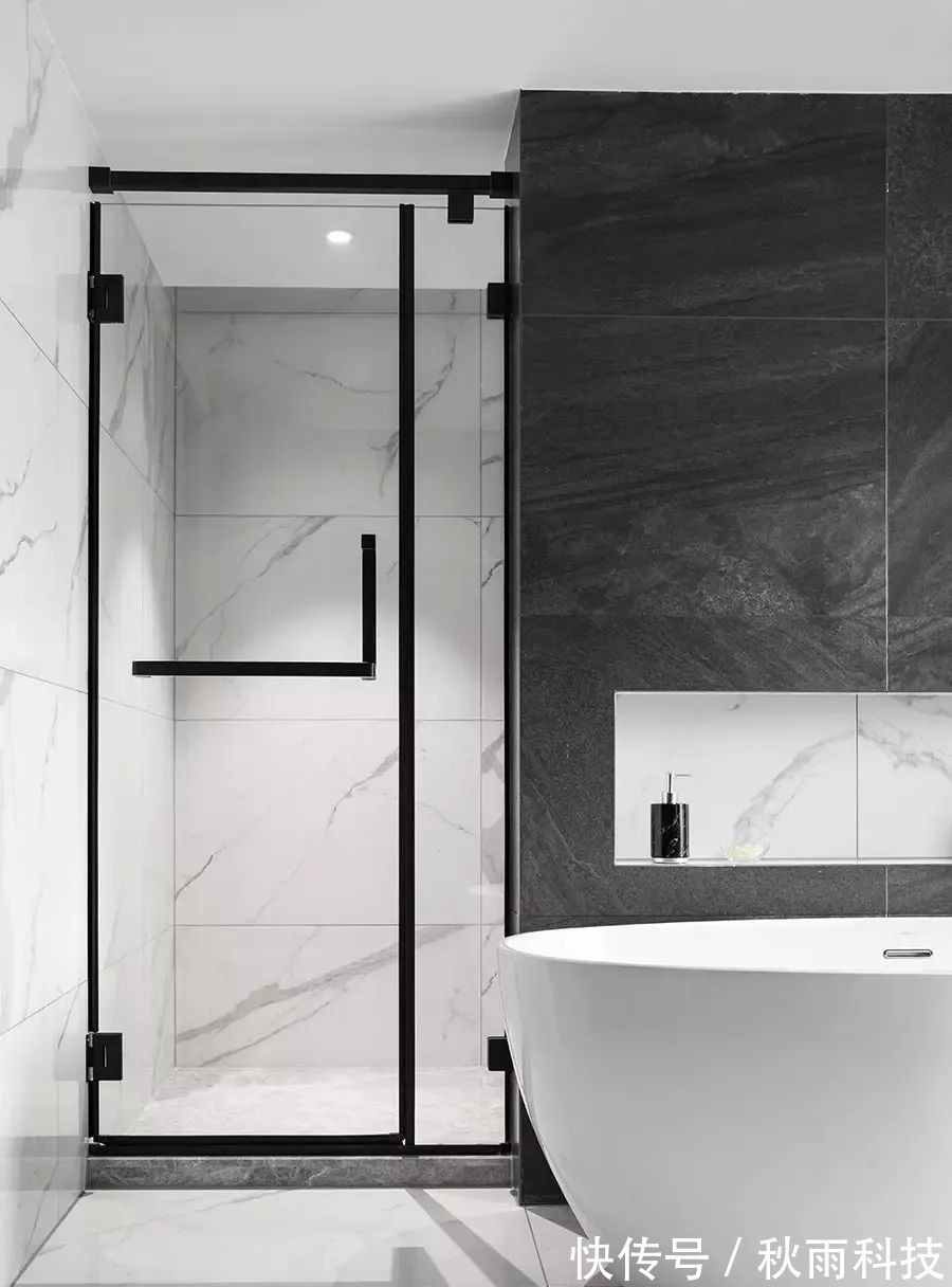 为主人|190㎡现代简约复式,灰白配+木饰面,营造安静优雅的空间